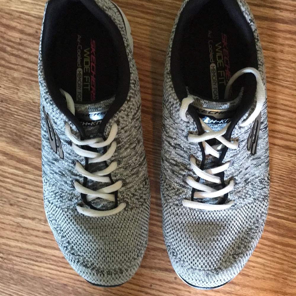 Lightly used sneakers-wide fit.